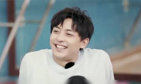 星仔侃娱乐,揭秘娱乐圈幕后故事，带你领略明星风采