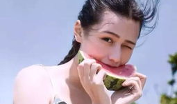 娱乐圈吃瓜背景图女生,揭秘“吃瓜”背后的女性力量